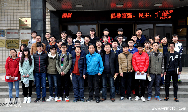 安工大在公司作畢業(yè)設(shè)計(jì)，在皖南電機(jī)合影留念