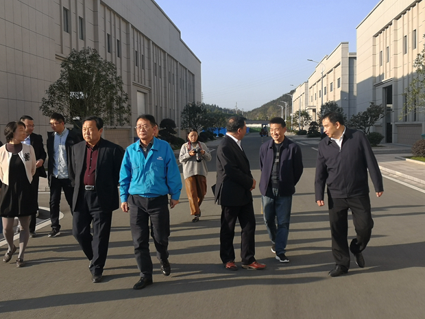 懷遠縣政協(xié)黨組書記、主席郭長富帶領(lǐng)該縣政協(xié)考察團一行來皖南電機考察